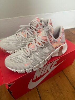 Nike Women's metcon Grey & Pink Athletic Sneakers